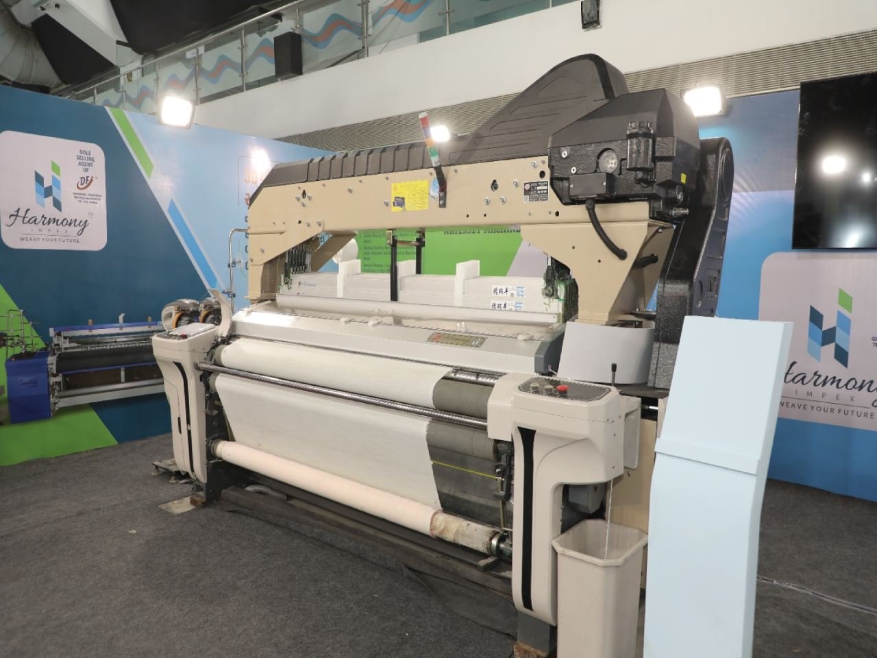 Waterjet Looms Machine